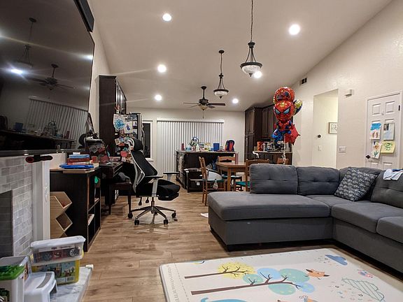 3rd image of 3643 Garden Ct