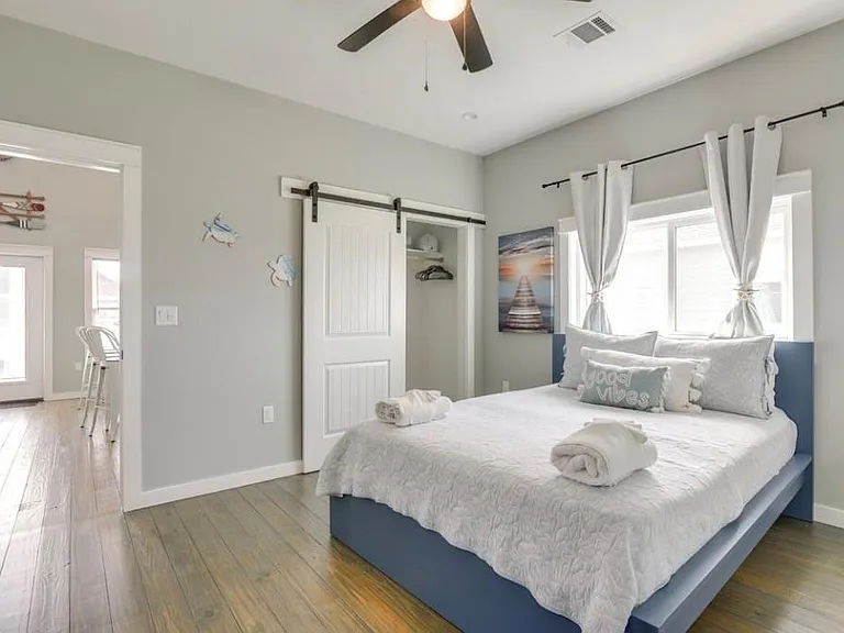 1049 Sunset Cir W — Photo 13