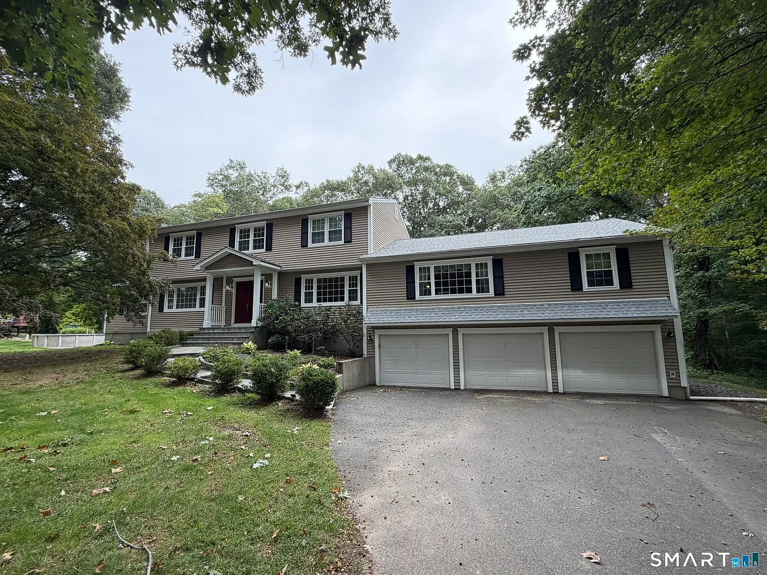 4 bed, 2.5 bath, 3696 sqft, $4,600 — Photo 2