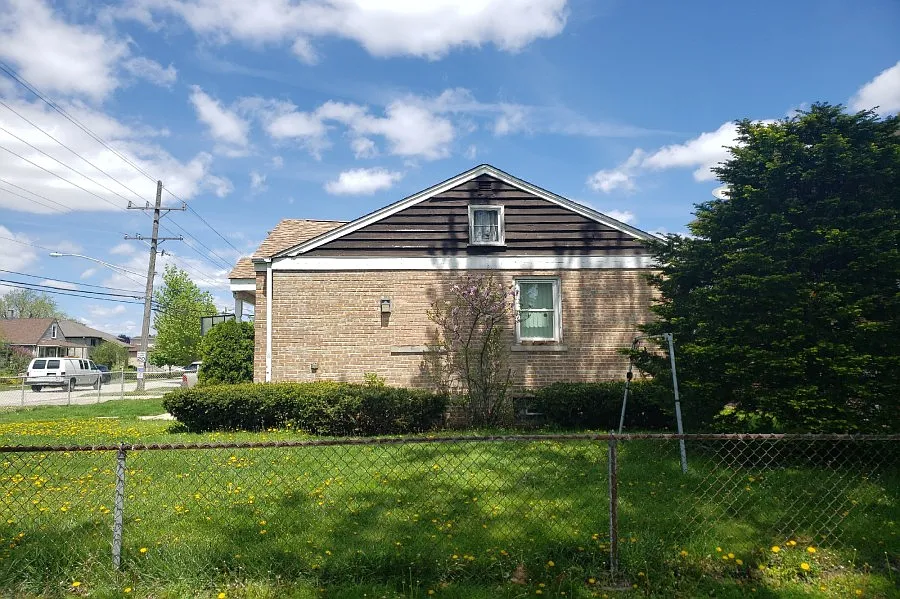 9746 King St photo 1