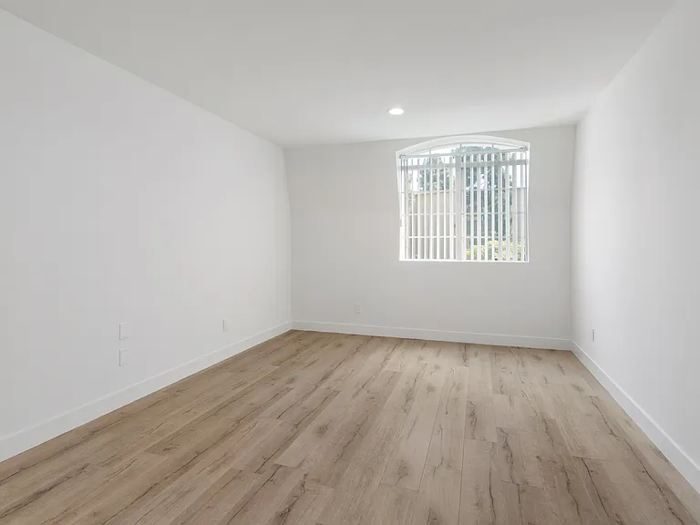 1601 Selby Ave #401 — Photo 17
