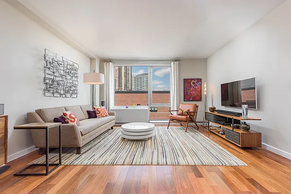 Sold by Modern Spaces | media 2