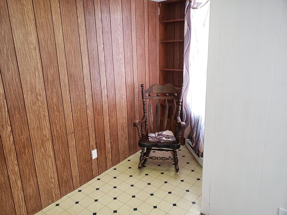 2nd image of 364 Maple St N APT 1W