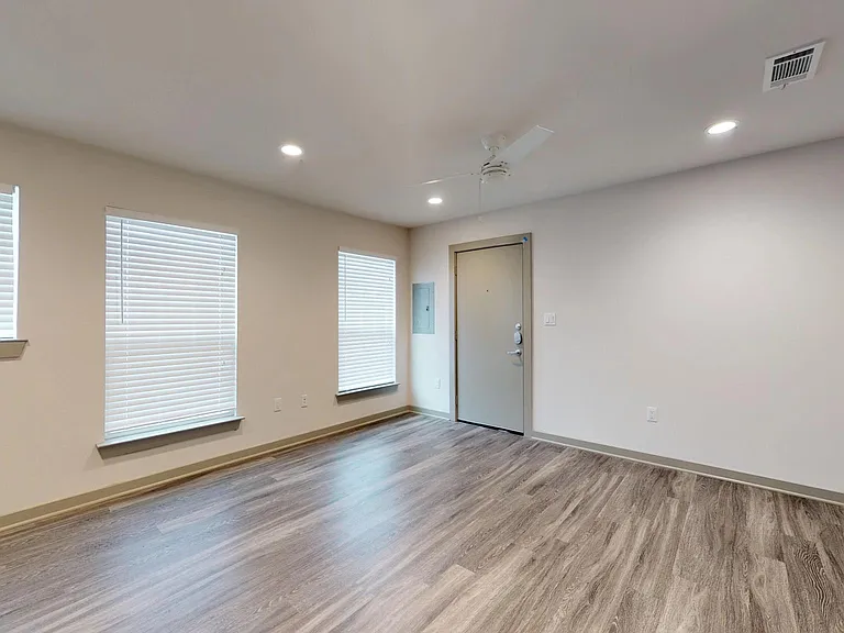 6304 Prospect Ave #202 — Photo 6