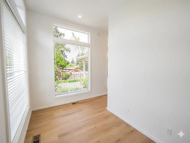746 NE Revere Ave — Photo 19