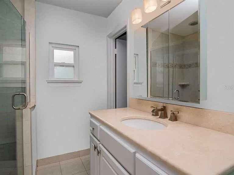 411 S Albany Ave #1 — Photo 10