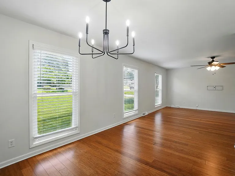 2413 Hoffman St — Photo 12