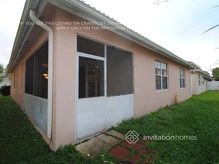 2302 SW 125th Ave — Photo 10