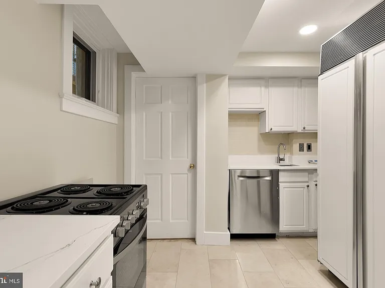 2137 R St NW — Photo 30