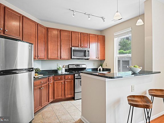 5th image of 2655 Prosperity Ave APT 109