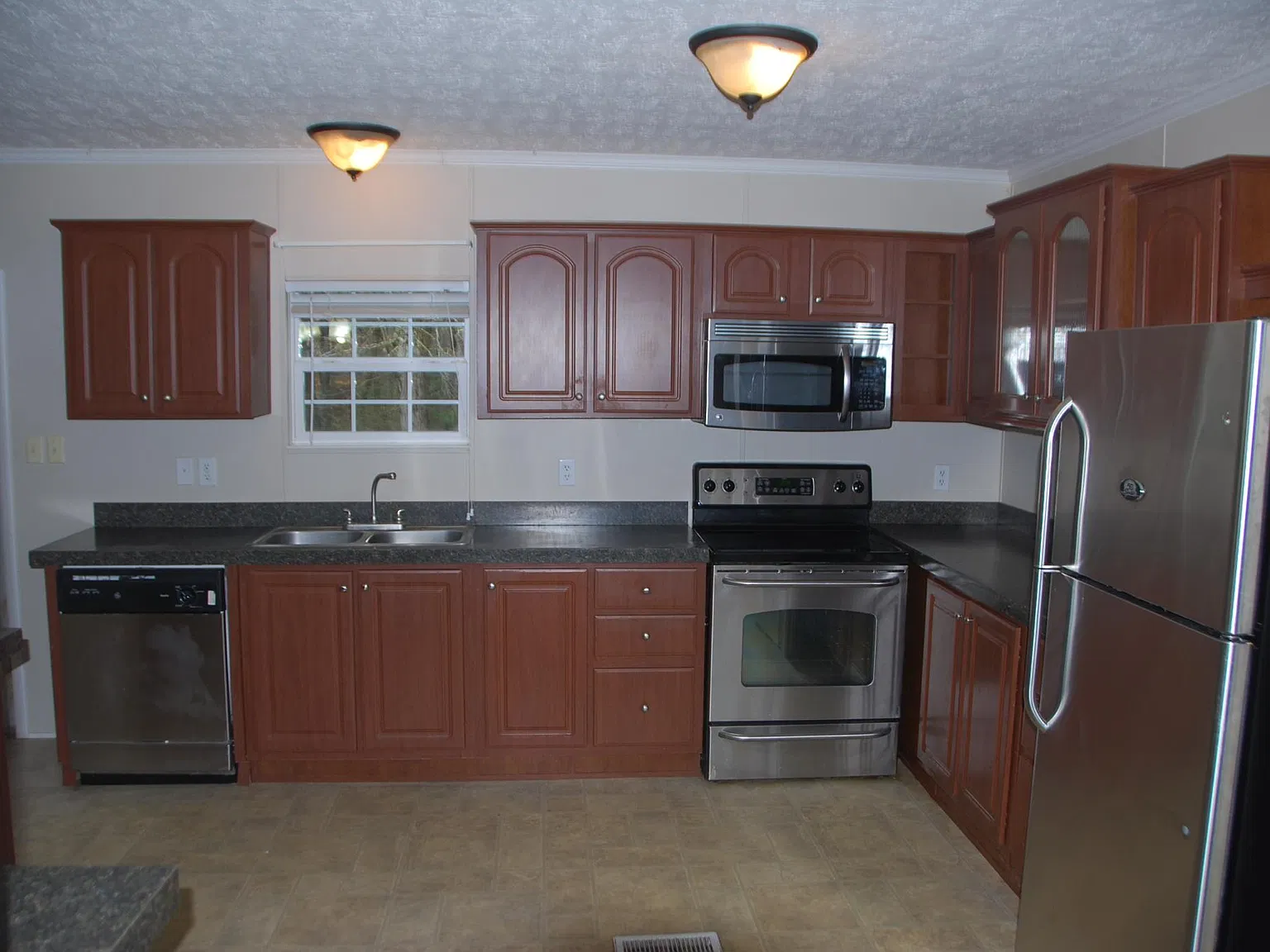 3 bed, 1680 sqft, $2,100 — Photo 2