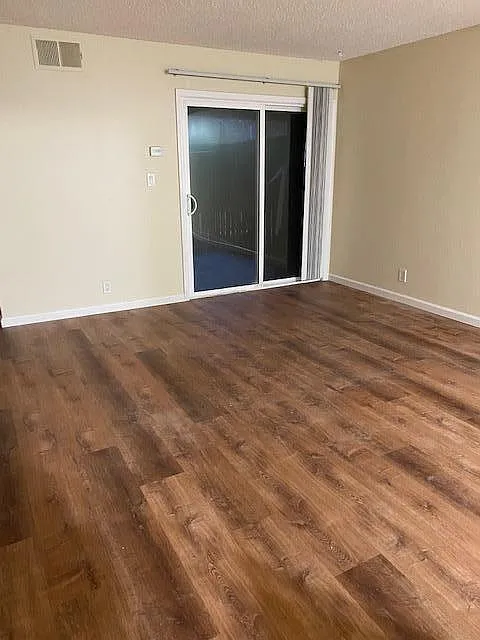 2 bed, 1.5 bath, 975 sqft, $2,450 — Photo 4