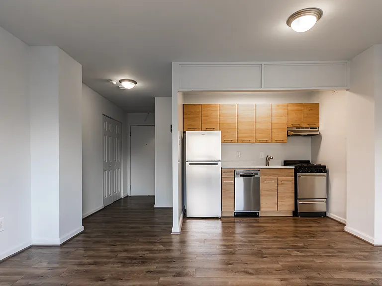 2620 16th Street Apartments — Photo 11