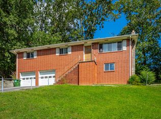 22 Travis Rd, Rossville, GA 30741