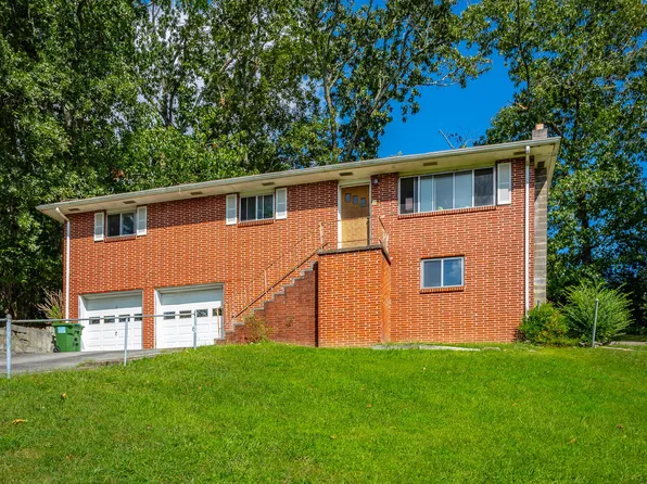 22 Travis Rd, Rossville, GA 30741