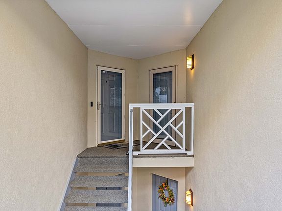 3rd image of 19843 Henderson Rd Unit L