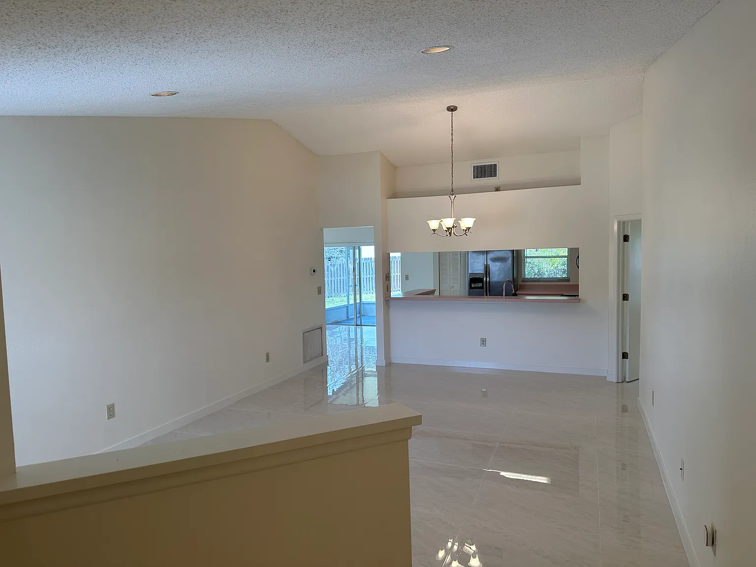 Lovely 3BR/2BA Home - Northwest Tampa — Photo 2