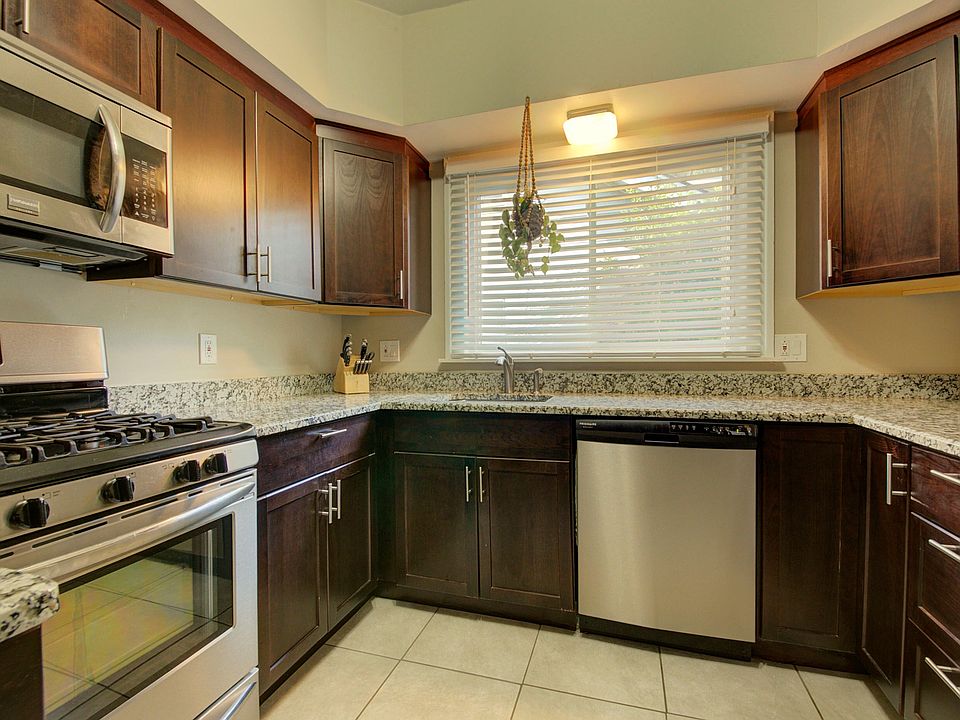 2nd image of 1233 Beaconsfield Ave