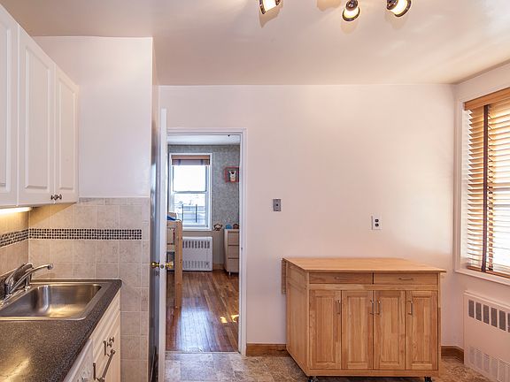 4th image of 5 Sadore Ln APT 7K