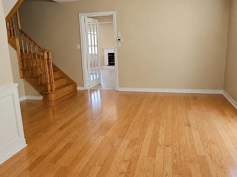44 Starr Cres — Photo 11