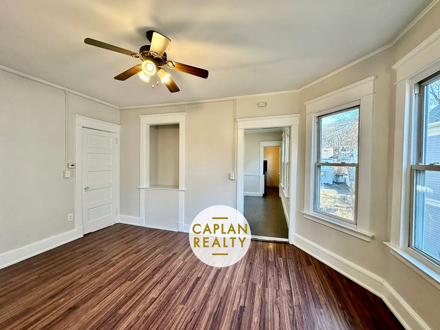 3 bed, 878 sqft, $1,850 — Photo 3