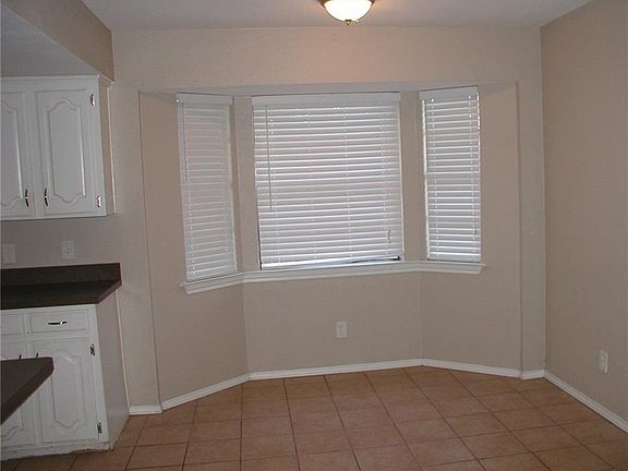4th image of 2805 Meadowbrook Dr