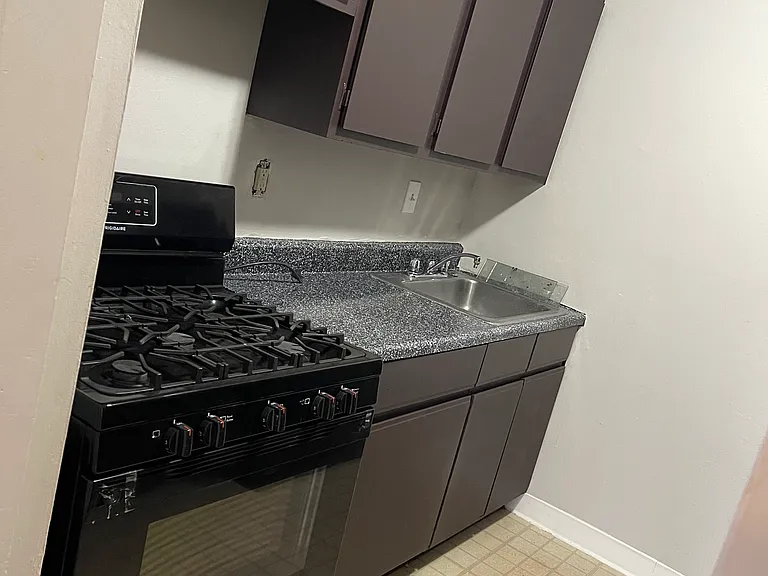Delton Apartments — Photo 26