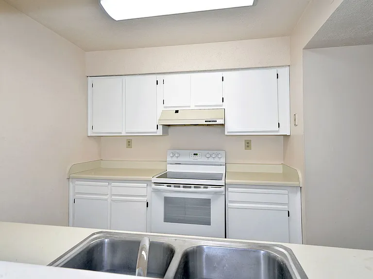 4043 Midlands Rd — Photo 11