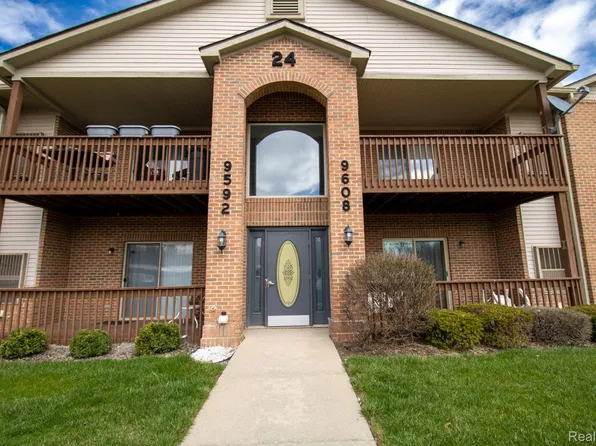 9602 Sawgrass Ct Unit 8, Belleville, MI 48111