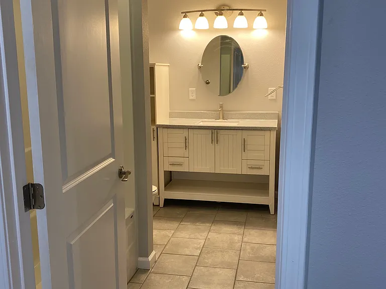 422 E North St — Photo 12