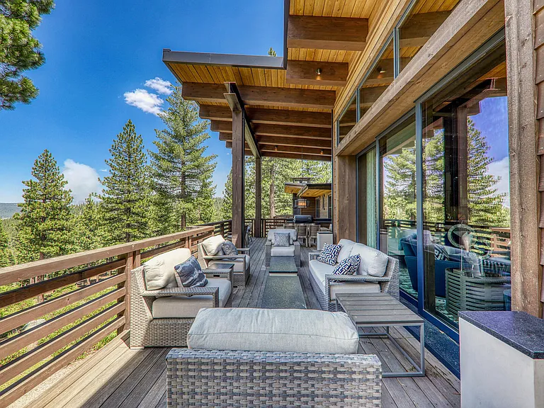 9500 Dunsmuir Way — Photo 3