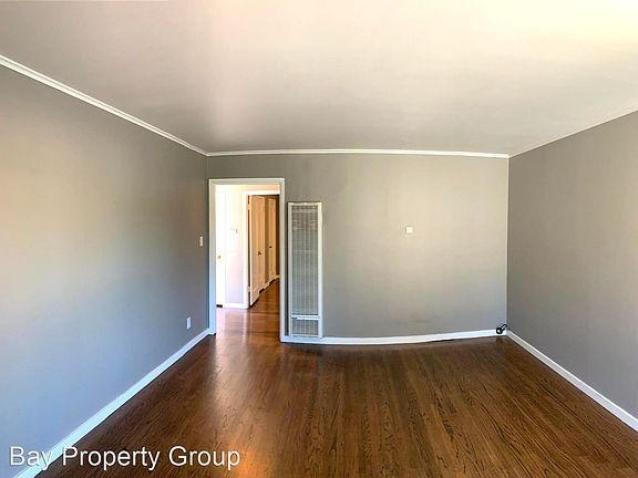 4th image of 815 El Camino Real APT 3