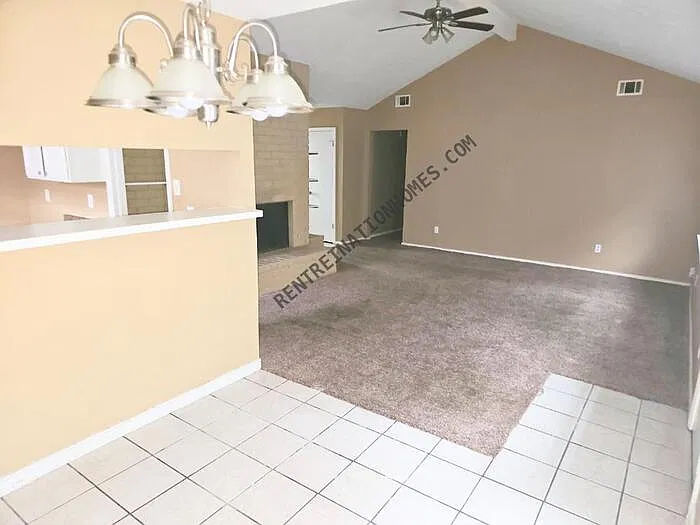 4 bed, 2.0 bath, 1427 sqft, $1,795 — Photo 4