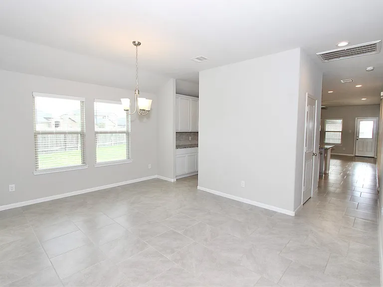 1303 Keaton Ct — Photo 4
