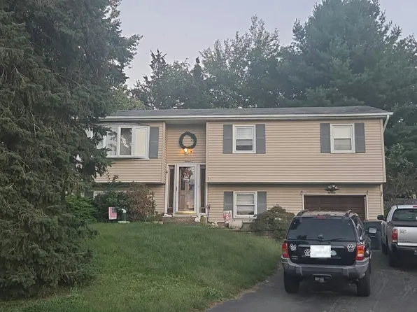 15 Eakman Dr, Garnerville, NY 10923