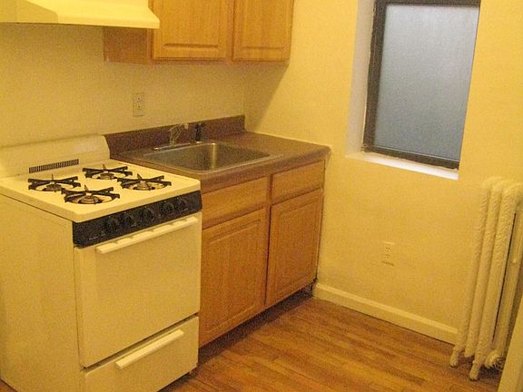 3rd image of 290 Clinton St APT 1C