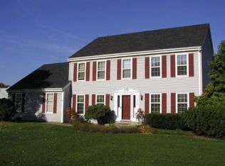 1275 Pioneer Trl, Waukesha, WI 53186