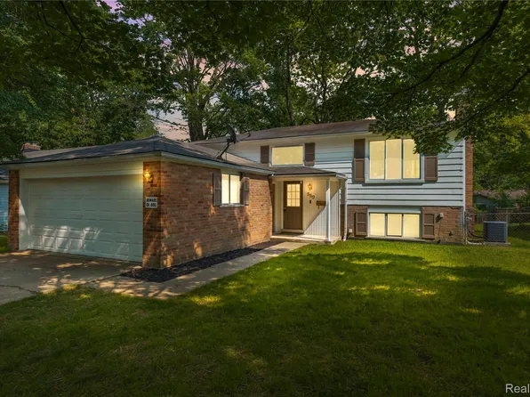 550 Langfield St, Northville, MI 48167