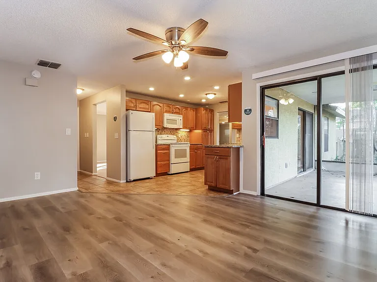 7801 Glencoe Dr — Photo 5