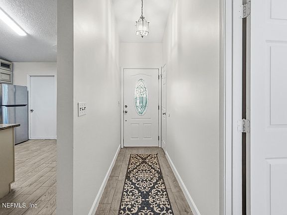 4th image of 1586 CRABAPPLE COVE Court