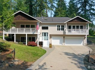 310 E Lakeland Dr, Allyn, WA 98524