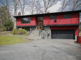 105 Stanwood Rd, Mount Kisco, NY 10549