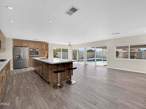 5th image of 10834 W TROPICANA Circle