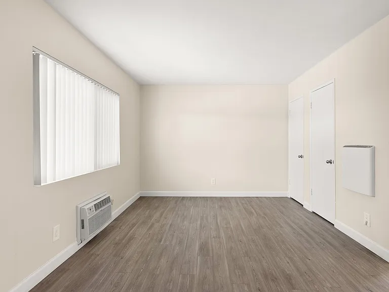 Linden Court Apartments — Photo 17