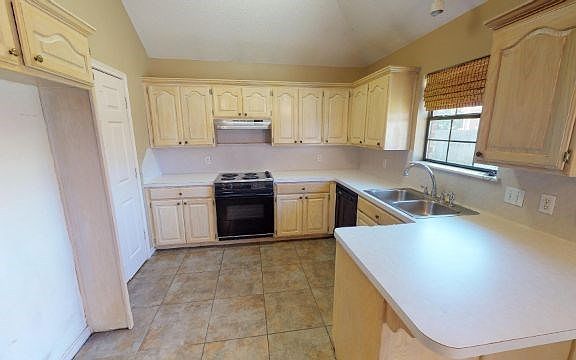 4th image of 800 Silverwood