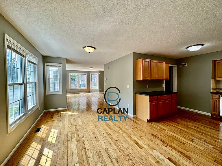 527 East St #1 — Photo 4