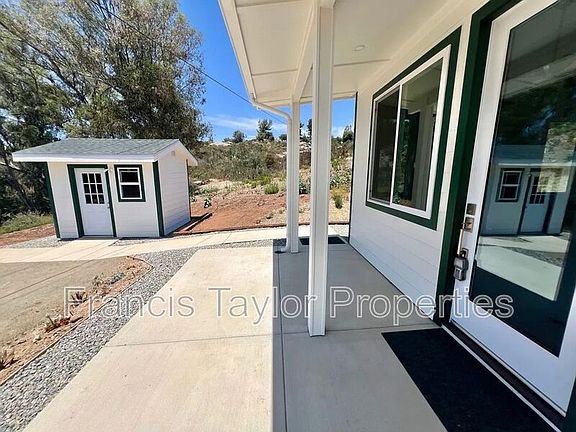 3rd image of 13604 Glen Ln
