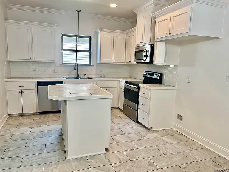 10836 Field Pointe Dr — Photo 2