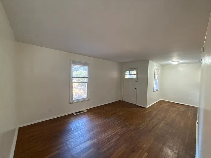 2 bed, 1.0 bath, 1000 sqft, $1,275 — Photo 3