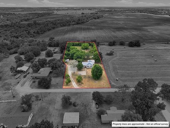 2nd image of 304 Primrose Ln